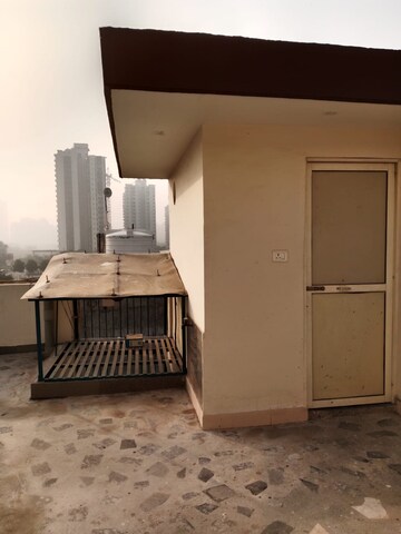 Living Room in 2 BHK Builder Floor at The Nest Noida, Sector 31 – for Rent