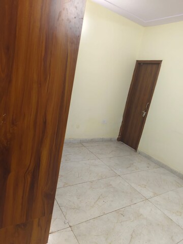 Room in 2 BHK Builder Floor at The Nest Noida, Sector 31 – for Rent