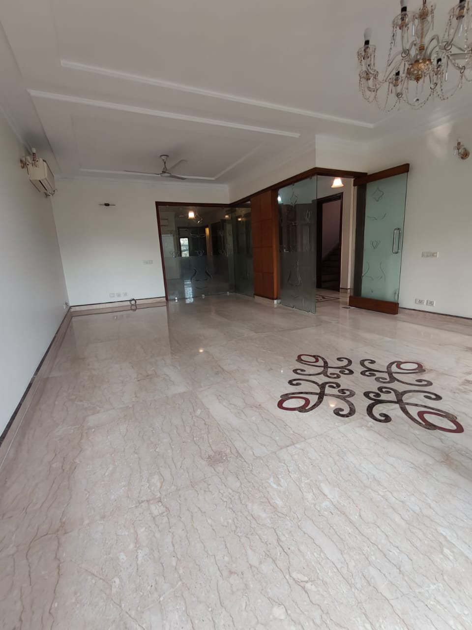 3 BHK + Servant Room 2900 Sq.Ft. Apartment in Mahagun Manorial