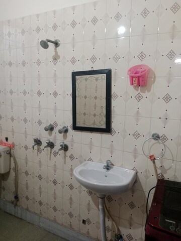 Bathroom in 1 BHK Builder Floor at Sector 18 – for Rent