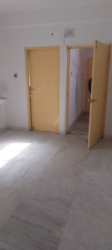 Room in 2 BHK Apartment at Behala Chowrasta – for Sale