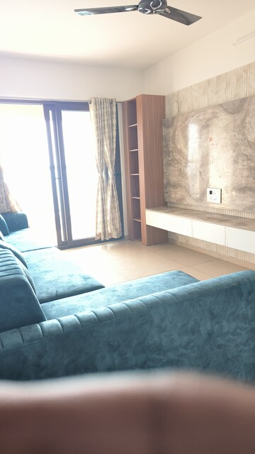 Bedroom in 2 BHK Apartment at Gangapur Road – for Rent