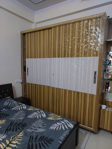 Bedroom in 3 BHK Apartment at Gomti Nagar – for Rent
