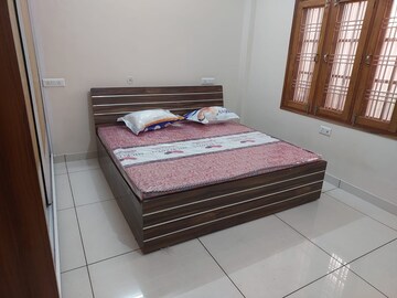 Bedroom in 3 BHK Apartment at Gomti Nagar – for Rent