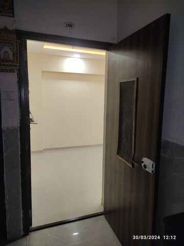 Room in 1 BHK Apartment at Thane West – for Sale