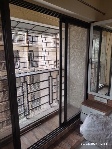 Room in 1 BHK Apartment at Thane West – for Sale