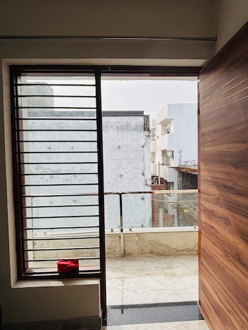Balcony in 2.5 BHK Builder Floor at Puri Kohinoor, Sector 89 – for Rent