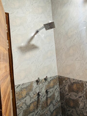 Bathroom in 2.5 BHK Builder Floor at Puri Kohinoor, Sector 89 – for Rent