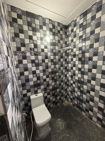 Attached Bathroom in 2.5 BHK Builder Floor at Puri Kohinoor, Sector 89 – for Rent