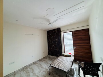 Room in 2.5 BHK Builder Floor at Puri Kohinoor, Sector 89 – for Rent