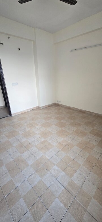 Room in 2 BHK Apartment at BPTP Princess Park, Sector 86 – for Rent