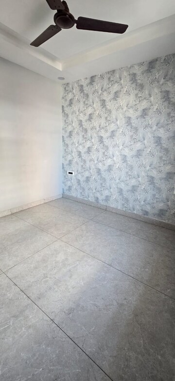 Room in 3 BHK Apartment at RPS Palm Drive, Sector 88 – for Rent