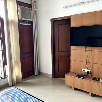 Bathroom in 2.5 BHK Villa at Sector 23 – for Rent