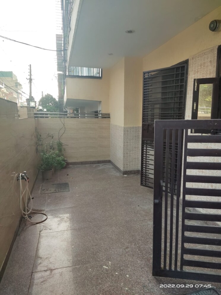 Balcony, sector 42 3 Bedroom 1400 Sq.Ft. Builder Floor In Sector 42 Faridabad 8087088