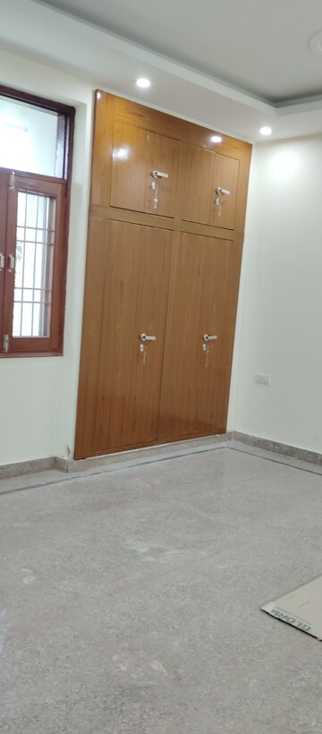 Room in 3 BHK Builder Floor at RWA Apartments Sector 45, Sector 45 – for Rent