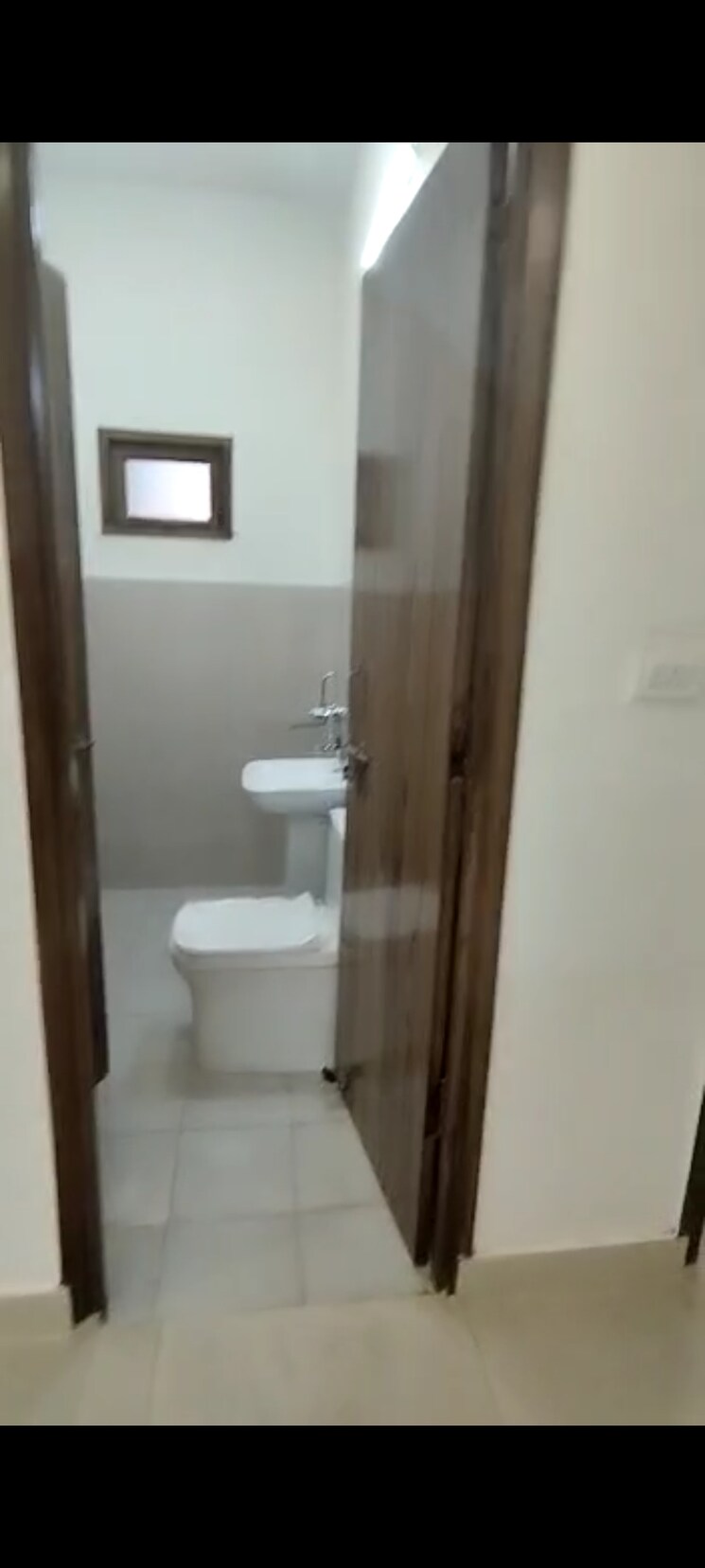 Bathroom, arttech-maulshree-heights 3.5 Bedroom 980 Sq.Ft. Apartment In Sector 84 Faridabad 8087125