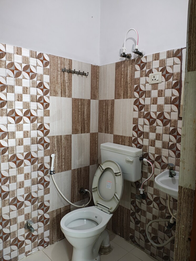Bathroom, pratap vihar 2 Bedroom 650 Sq.Ft. Builder Floor In Pratap Vihar Ghaziabad 8091429