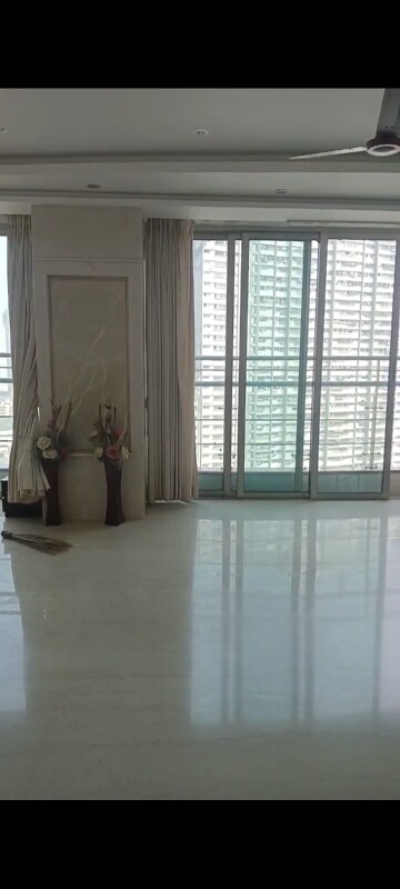 Room in 2 BHK Apartment at Bhavya Supreme Annexe, Parel – for Rent