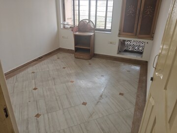 Room in 3 BHK Apartment at Krishna Tower Kapurbawdi, Kapur Bawdi – for Rent