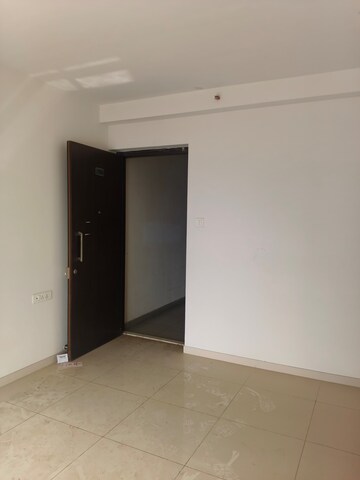 Room in 1.5 BHK Apartment at Godrej Emerald, Ghodbunder Road – for Rent