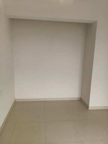 Room in 1.5 BHK Apartment at Godrej Emerald, Ghodbunder Road – for Rent