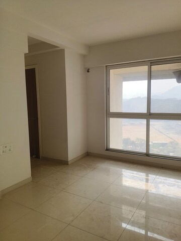 Room in 1.5 BHK Apartment at Godrej Emerald, Ghodbunder Road – for Rent