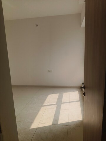 Room in 1.5 BHK Apartment at Godrej Emerald, Ghodbunder Road – for Rent