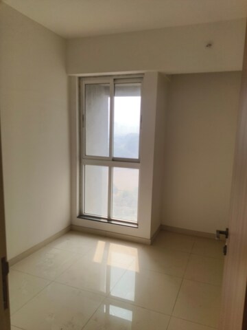 Room in 1.5 BHK Apartment at Godrej Emerald, Ghodbunder Road – for Rent