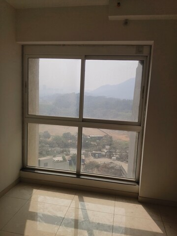 Room in 1.5 BHK Apartment at Godrej Emerald, Ghodbunder Road – for Rent