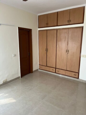 Room in 3.5 BHK Apartment at Vipul Greens, Sector 48 – for Sale