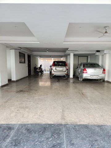 Parking in 3 BHK Builder Floor at Sector 23 – for Sale