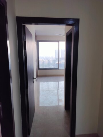 Room in 3 BHK Apartment at Oberoi Maxima, Andheri East – for Rent