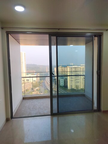 Room in 3 BHK Apartment at Oberoi Maxima, Andheri East – for Rent
