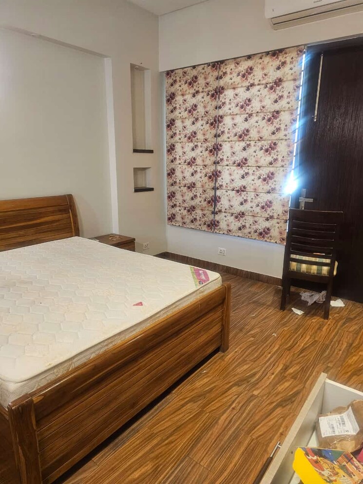 Living Room, dlf-the-wellington-estate 4 Bedroom 1677 Sq.Ft. Apartment In Dlf Phase V Gurgaon 8091426