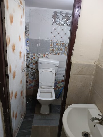 Bathroom in 1 BHK Apartment at Mumbai Naka – for Rent