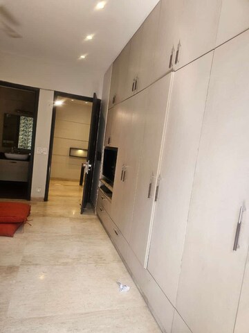 Parking in 5 BHK Apartment at DLF The Belaire, Sector 54 – for Sale