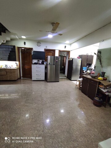 Living Room in 5 BHK Apartment at DLF The Belaire, Sector 54 – for Sale