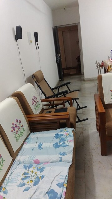 Furnished Amenities in 2 BHK Apartment at Llyod Estate, Wadala – for Rent