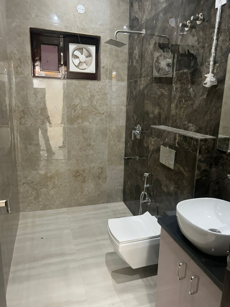 Bathroom, dlf-the-crest 3 Bedroom 2600 Sq.Ft. Apartment In Sector 54 Gurgaon 8091504