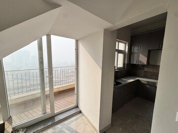 Room in 3.5 BHK Penthouse at BPTP Discovery Park, Sector 80 – for Rent