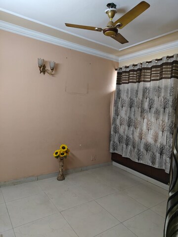Room in 4 BHK Apartment at Ambe Bharti Patrakar Sahkari Awas Samiti, Pi Greater Noida – for Rent