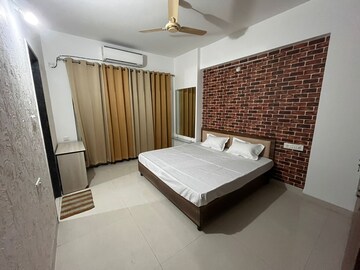 Bedroom in 4 BHK Apartment at Ab Road – for Rent