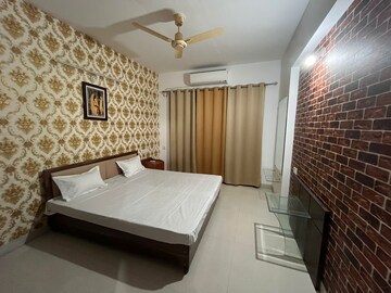 Bedroom in 4 BHK Apartment at Ab Road – for Rent