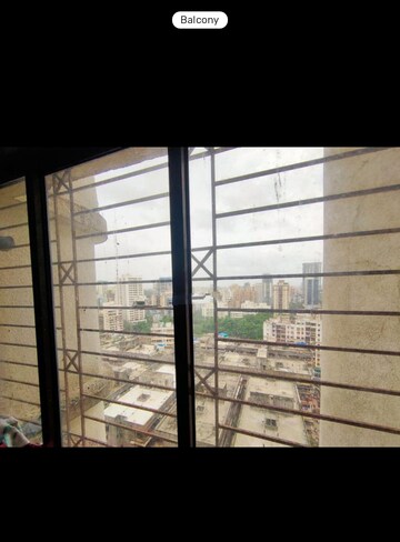 Room in 1 BHK Apartment at Ganesh Niwas Goregaon West, Goregaon West – for Rent