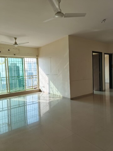 Room in 2.5 BHK Apartment at Rustomjee OZone, Goregaon West – for Rent
