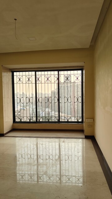 Room in 3.5 BHK Apartment at Windermere CHS Andheri West, Andheri West – for Sale