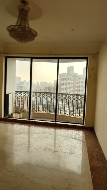 Room in 3.5 BHK Apartment at Windermere CHS Andheri West, Andheri West – for Sale