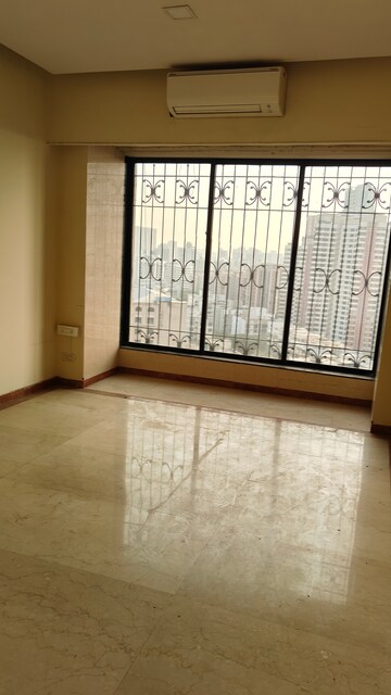 Room in 3.5 BHK Apartment at Windermere CHS Andheri West, Andheri West – for Sale