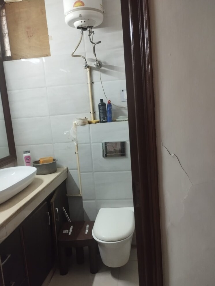 Bathroom, lajpat nagar ii 2 Bedroom 900 Sq.Ft. Builder Floor In Lajpat Nagar ii Delhi 8091592