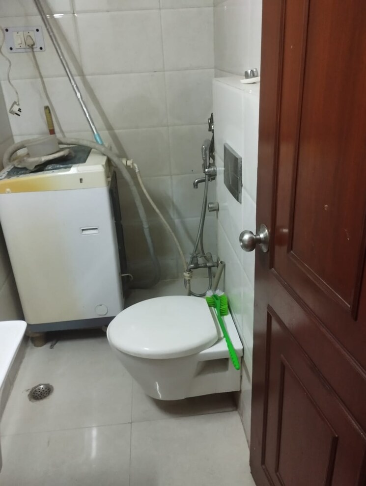 Bathroom, lajpat nagar ii 2 Bedroom 900 Sq.Ft. Builder Floor In Lajpat Nagar ii Delhi 8091592